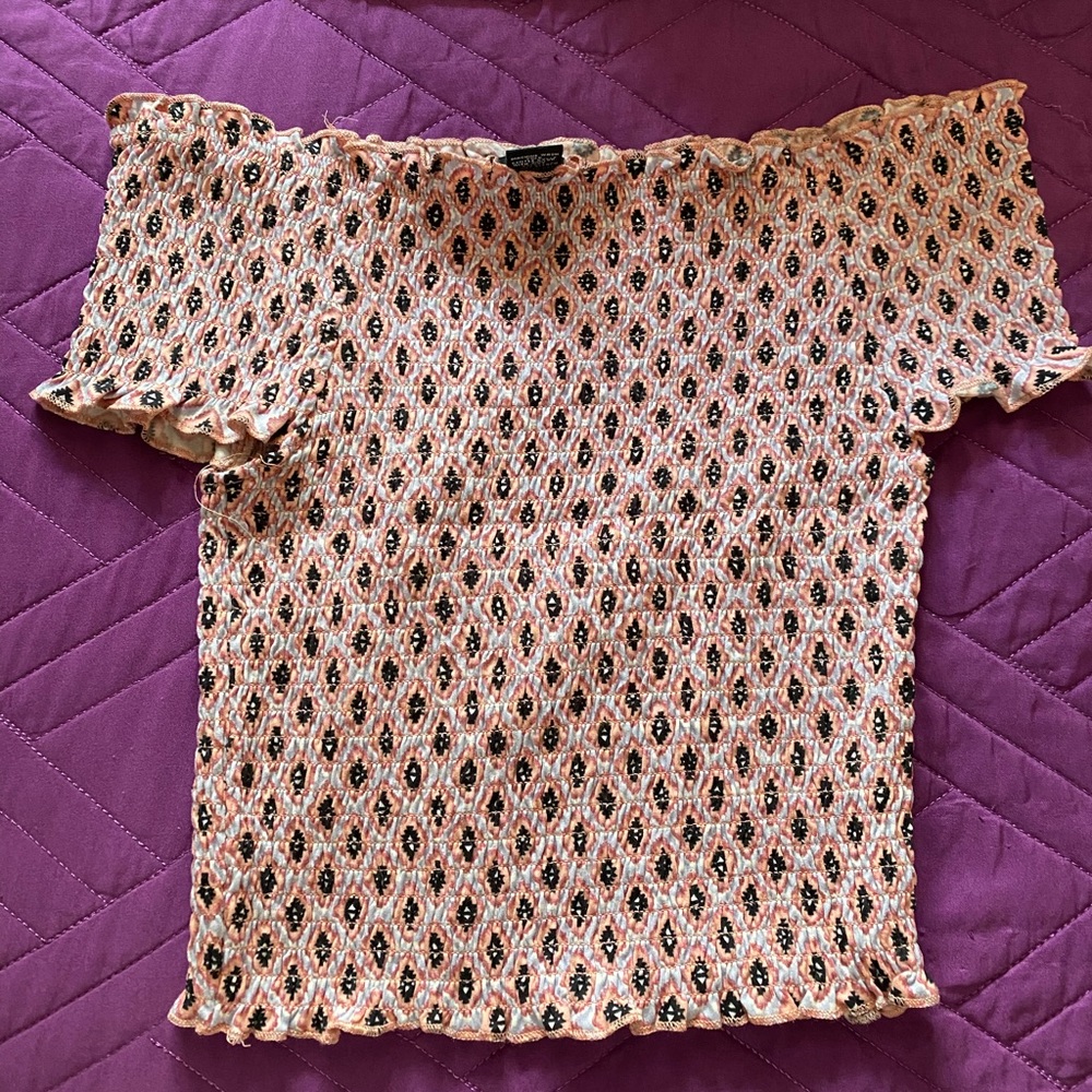 BRAND NEW. Crop top 👚💗